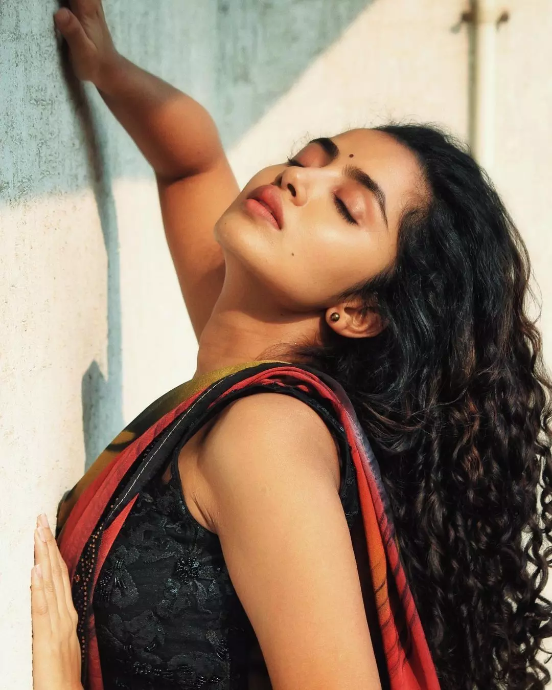 Anupama Parameswaran Looks Gorgeous Hot Saree Stills