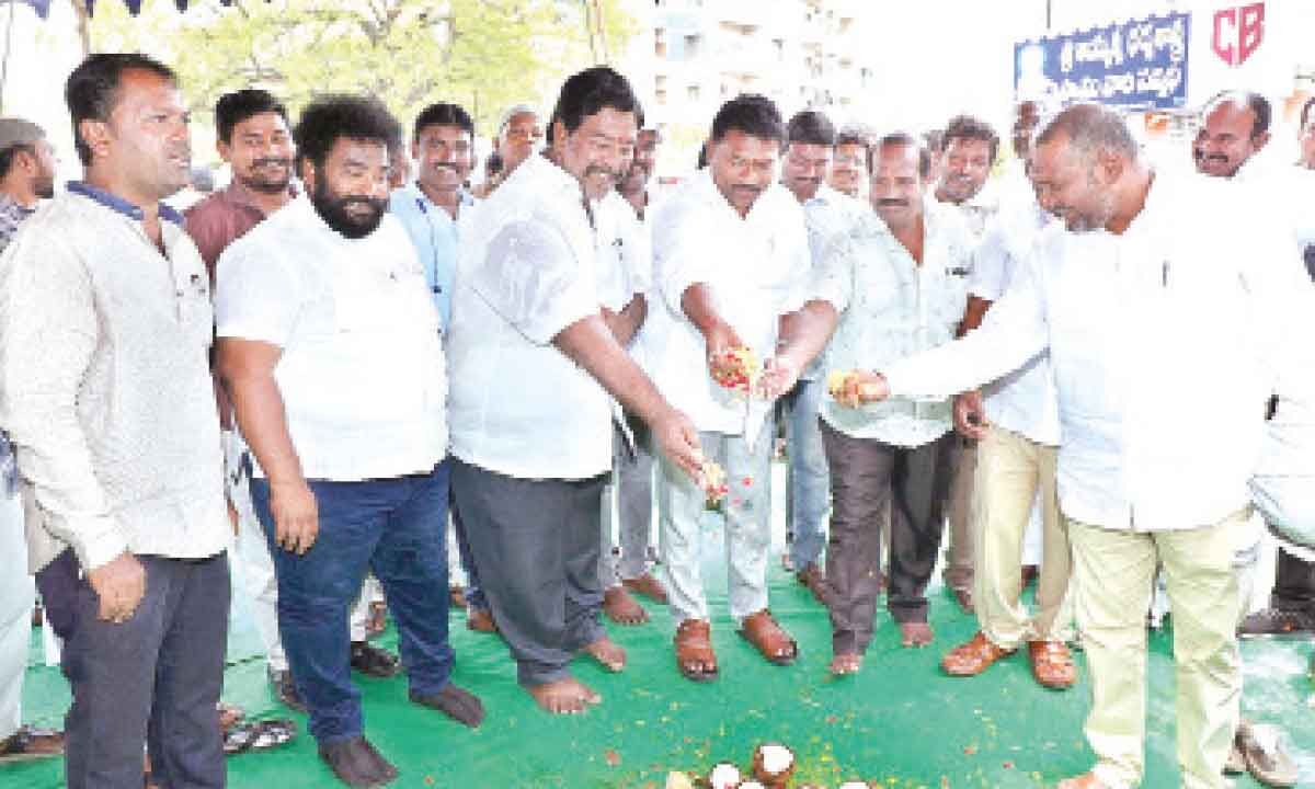 Guntur Mayor Kavati Siva Naga Manohar Naidu Lays Stone For Development