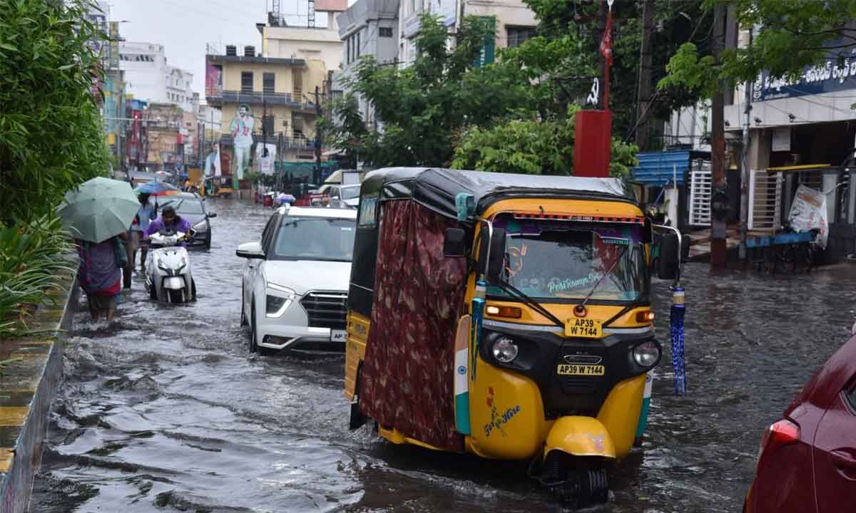 Rajamahendravaram Heavy Rain Inundates Low Lying Areas