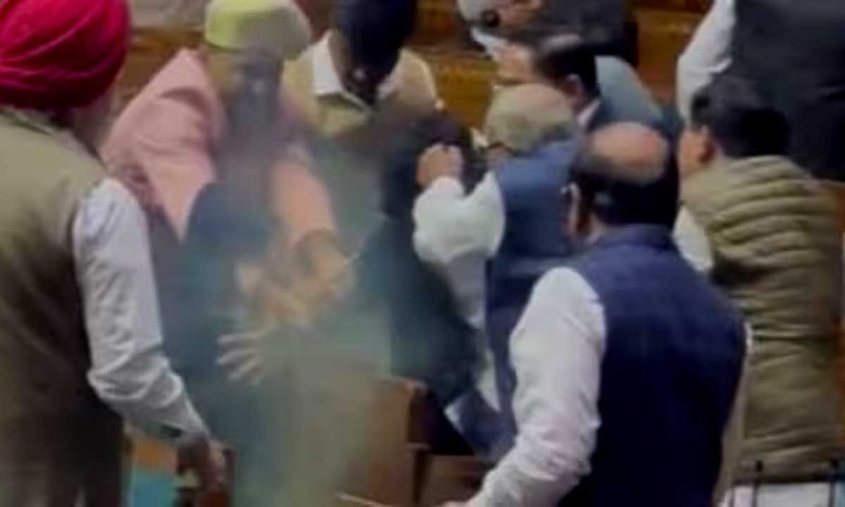 Rashtriya Loktantrik Party Mp Hanuman Beniwal Takes On Lok Sabha Intruder