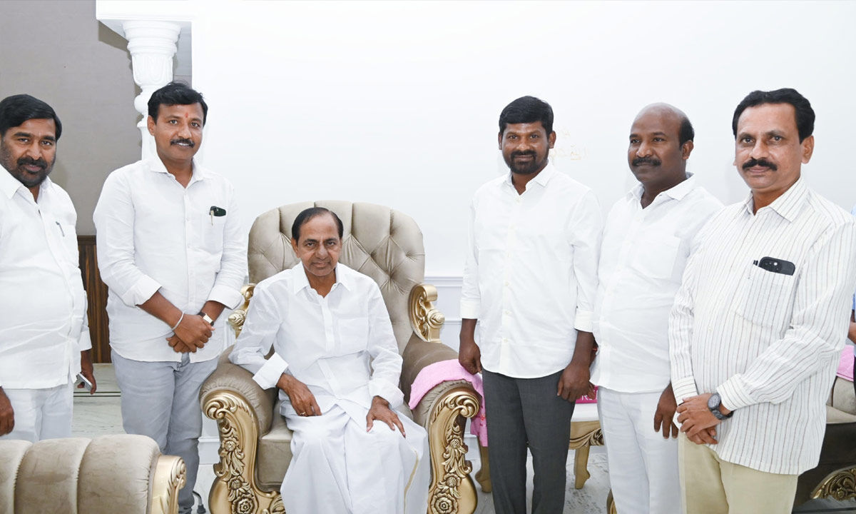 BRS Leaders Meet KCR At His Residence In Nandi Nagar