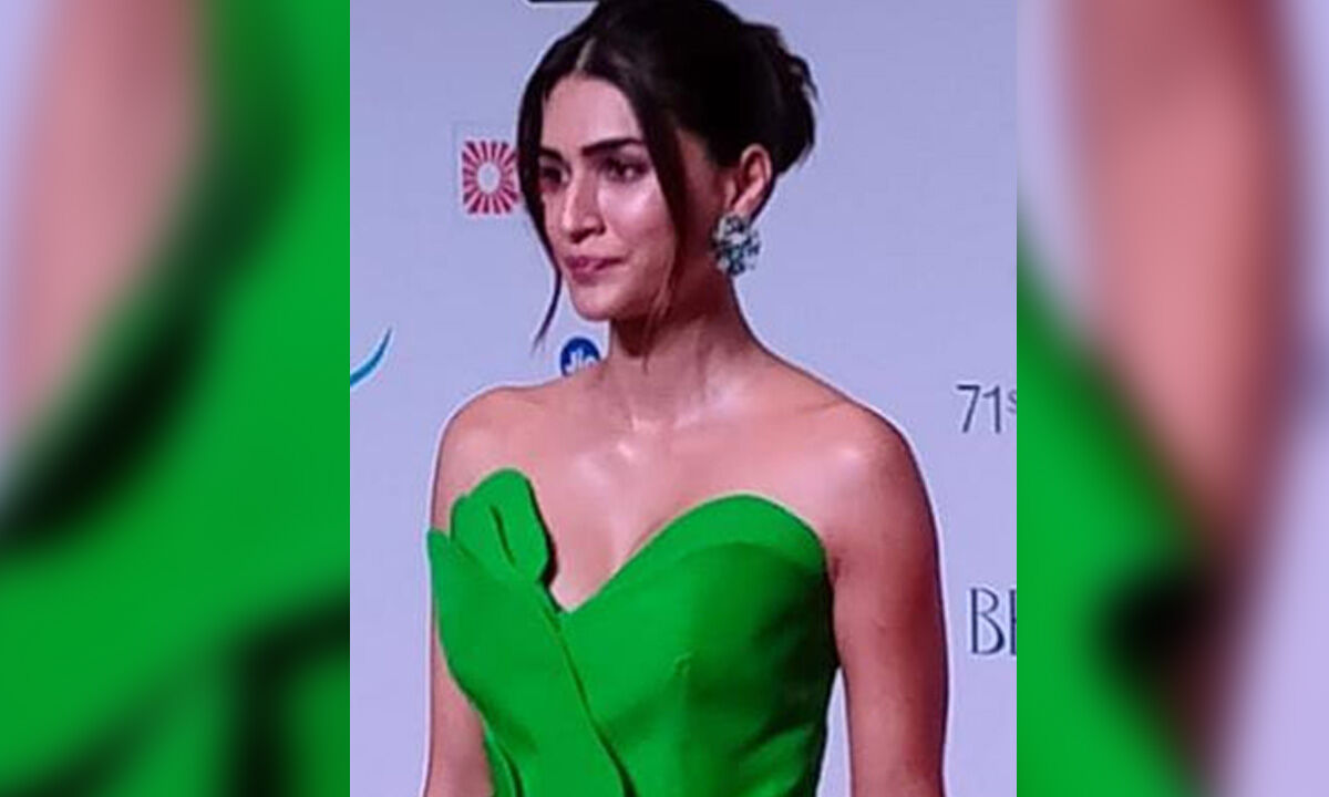 St Miss World Kriti Sanon Makes Splashing Entry In Green On Red Carpet