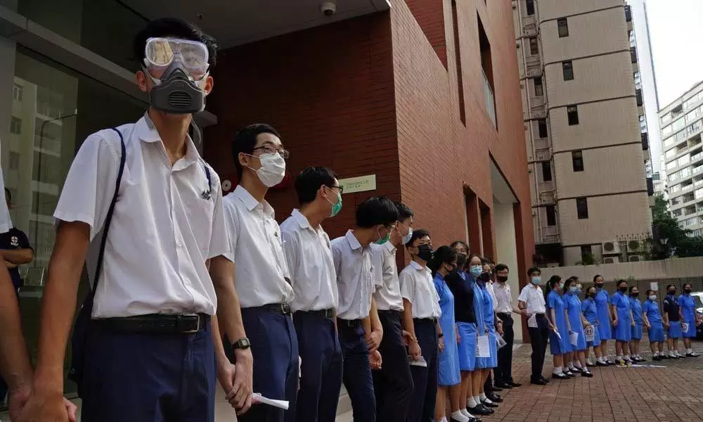 Hong Kong: Students continue to protest, government asks US to stay out