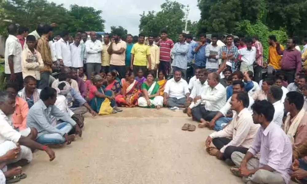 Villagers protest demolition of bus stand in Bodhan