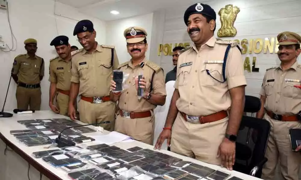 Interstate gang of cell phone thieves held in Warangal