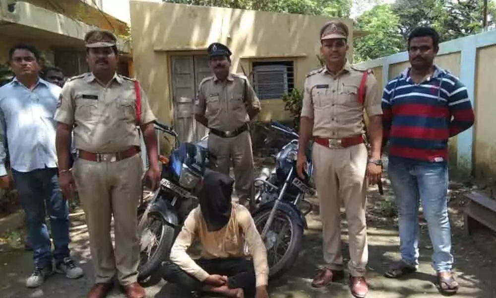 Vehicle thief held 2 bikes 2 mobiles recovered in Mancherial