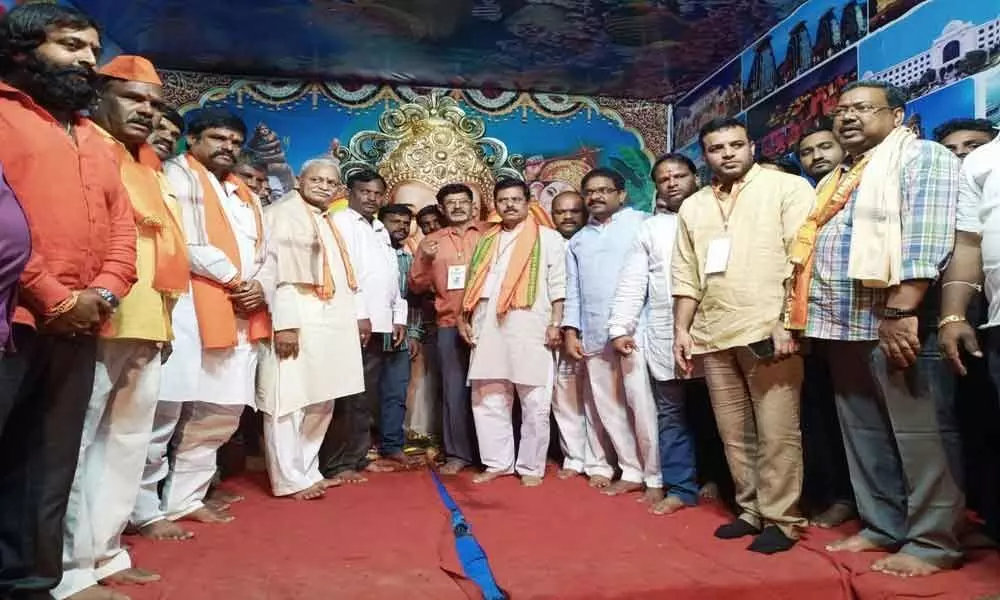 RSS leader visits pandals