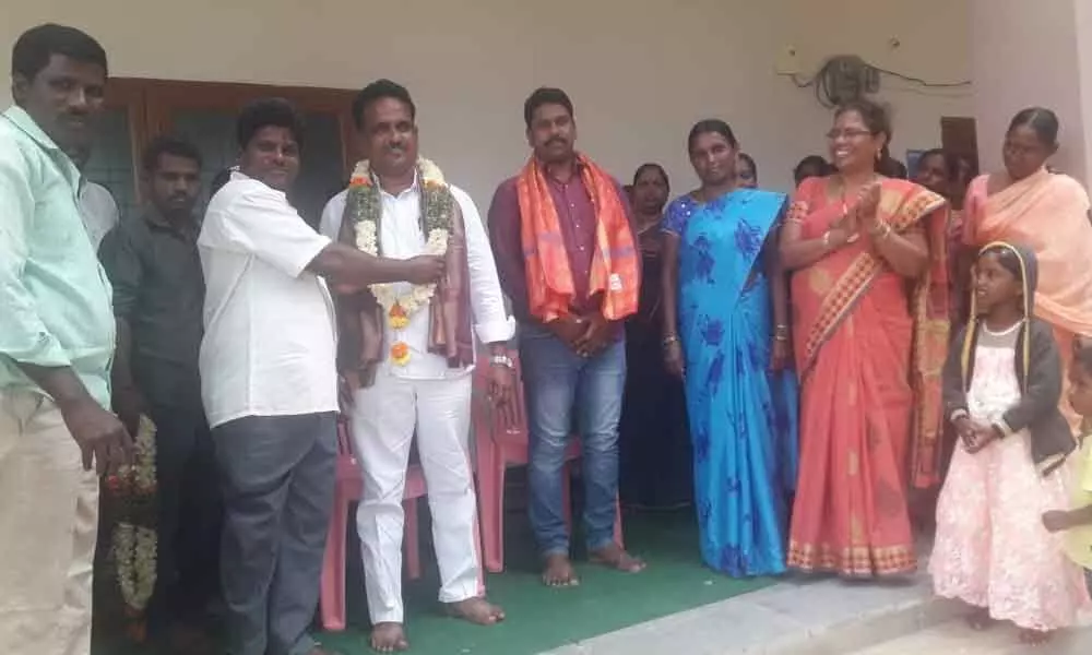 Villagers felicitate former sarpanch for his gesture