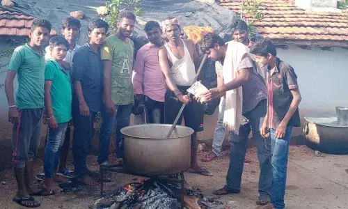 Mudiraj Sangham conducts Annadanam