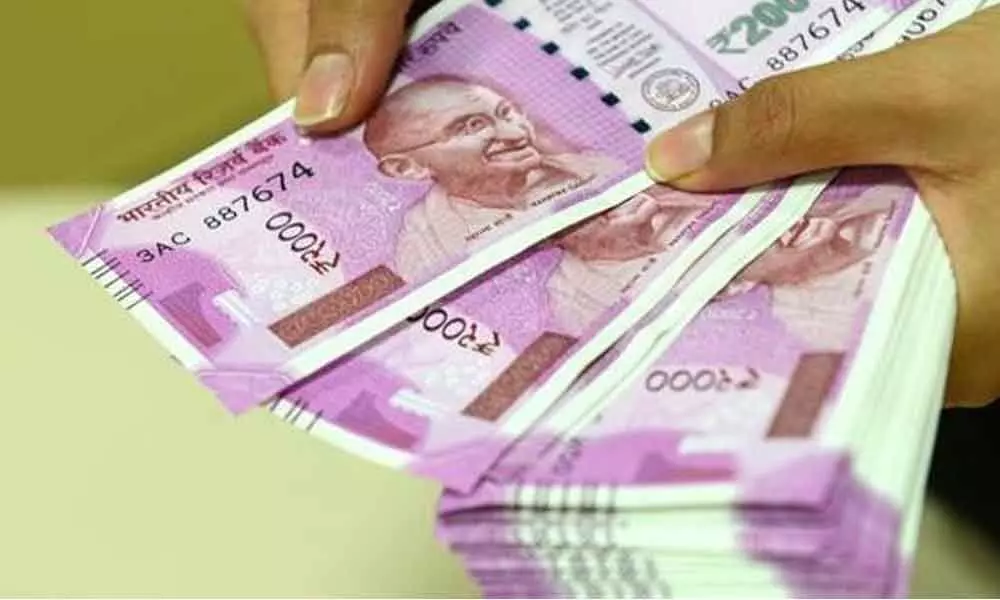 In early trade, rupee slips 13 paise against USD, currently at 71.84