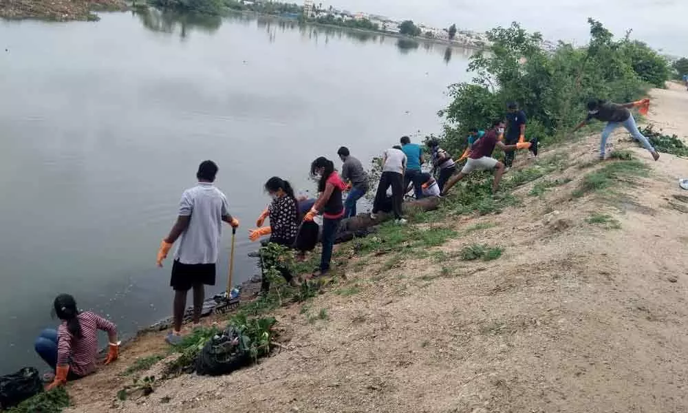 Youngsters take it upon themselves to clean lakes