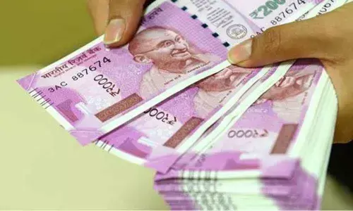 In early trade, rupee slips 13 paise against USD, currently at 71.84