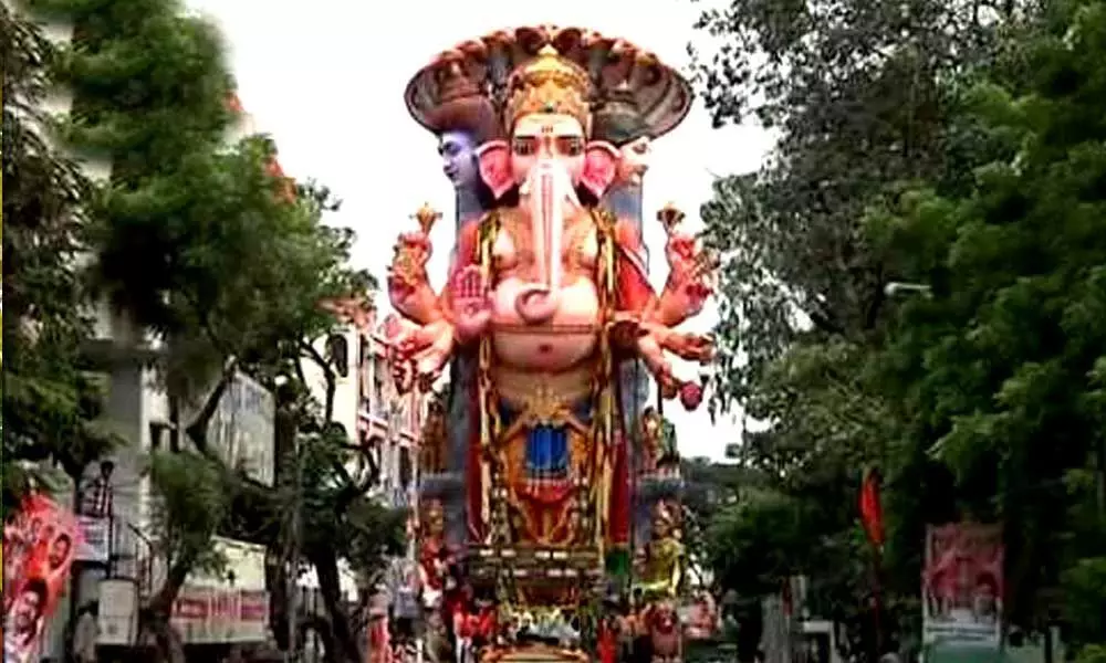 Hyderabad: Khairatabad Ganesh Shobhayatra begins