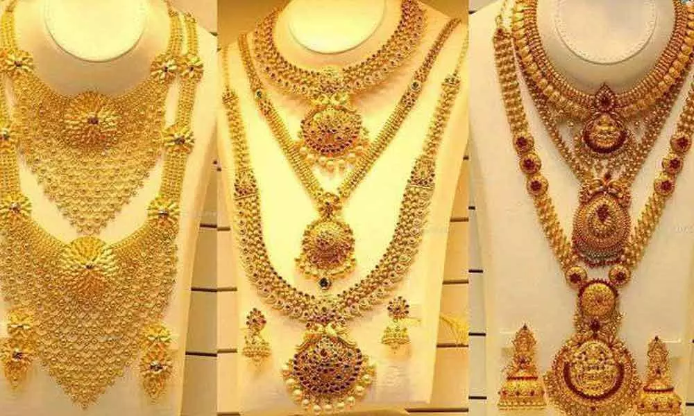 Gold prices fall Rs 74 on stronger rupee