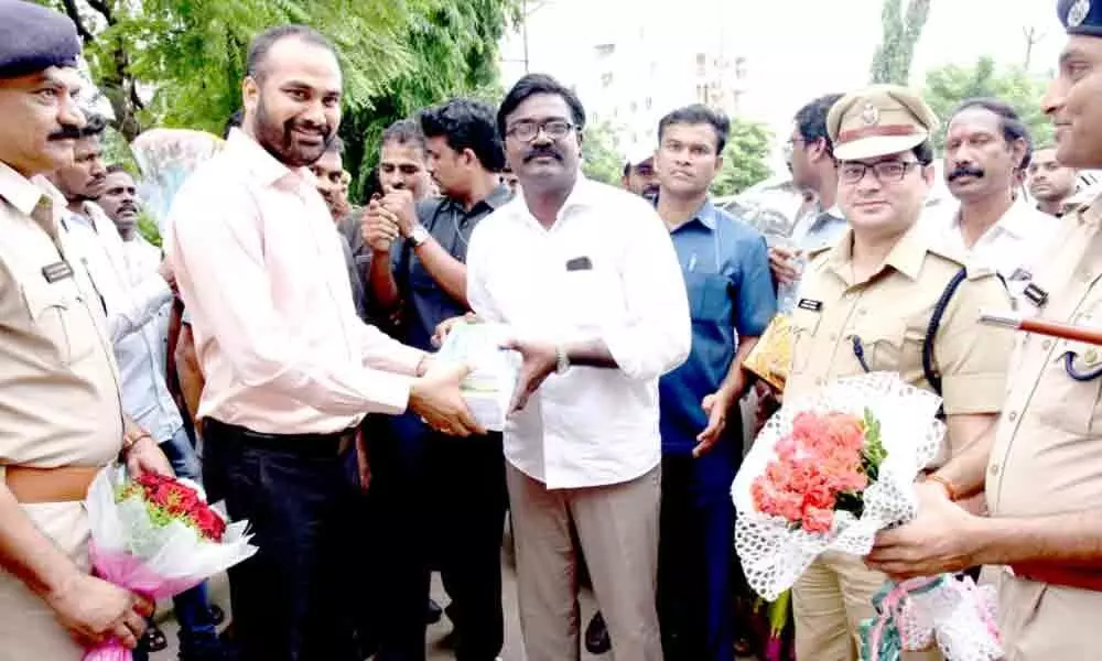 Officials accord a grand welcome to Minister Puvvada in Khammam