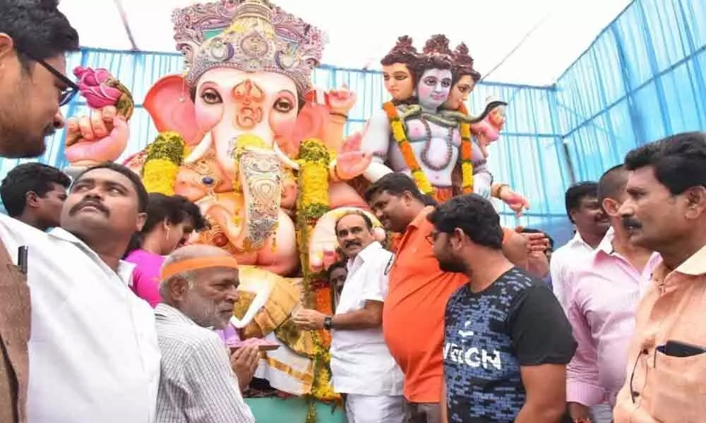 Balineni Srinivasa Reddy participates in Ganesh Shobhayatra in Ongole