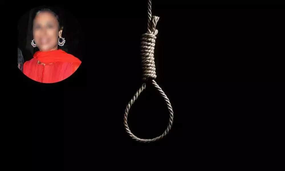 Businesswoman found hanging in Chennai