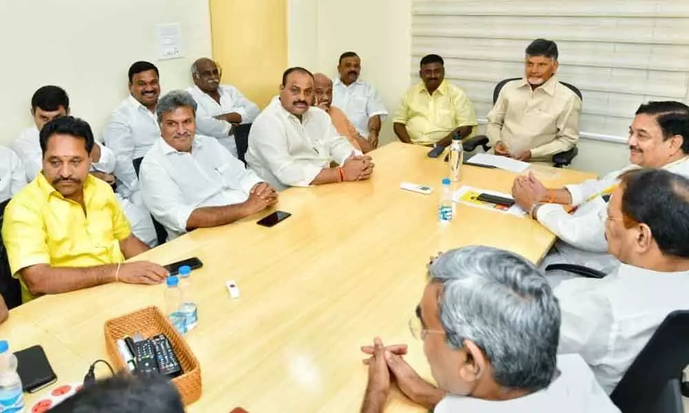 Chandrababu lauds party leaders for making Chalo Atmakur a success