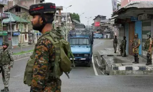 US lawmakers say blackout in Kashmir should end immediately