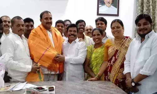 Telangana Prantha Upadhaya Sangam greets Arekapudi on bagging whip post