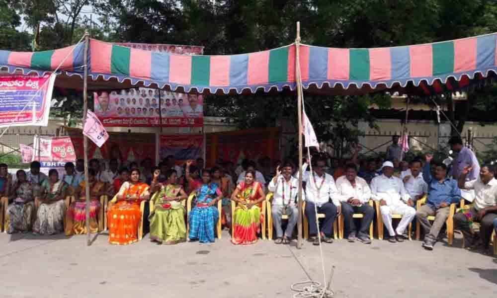 karimnagar-rtc-employees-on-relay-hunger-strike