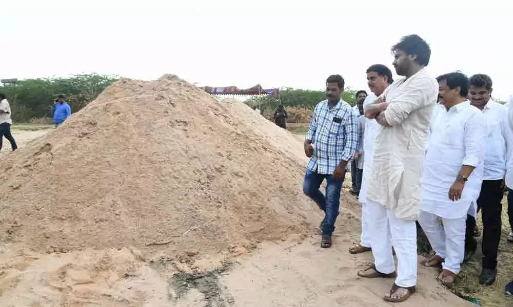 Pawan criticises govt over burdensome sand policy
