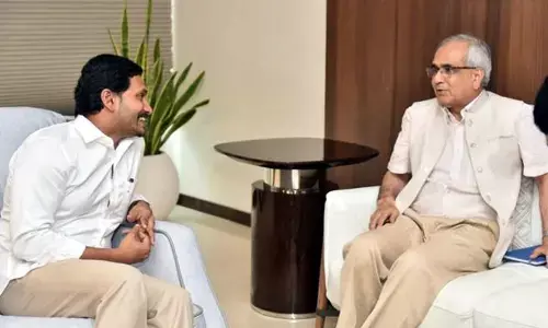 Niti Aayog VC Rajiv Kumar meets CM YS Jagan