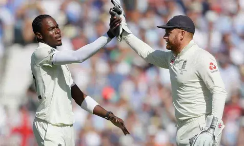 Smith fifty propels Oz to 147/4 at tea on Day 2