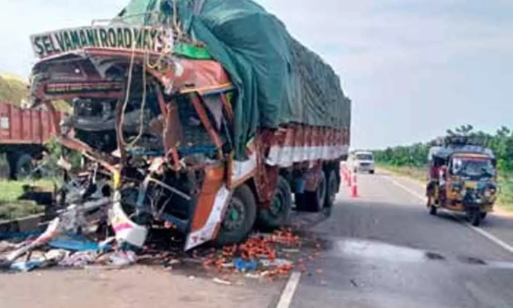 2 killed after lorry rams into another at Gadwal