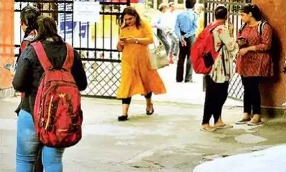 College send back girl students because they wore short kurtis