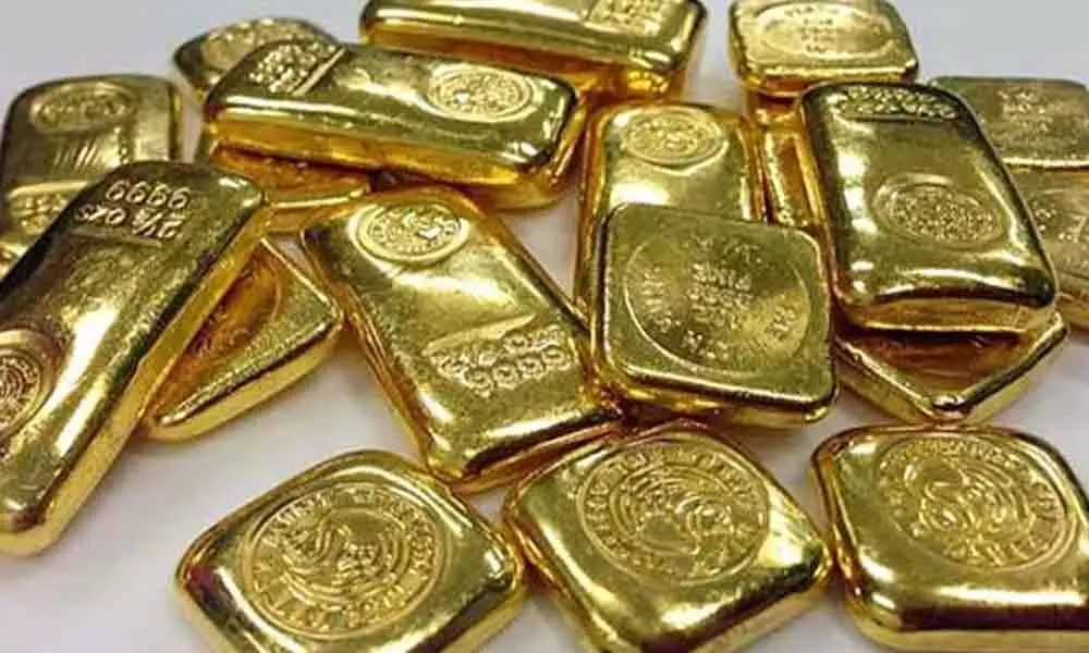 2 women held at airport for smuggling gold