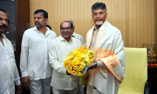 Chandrababu Naidu visits NTR Trust Bhavan