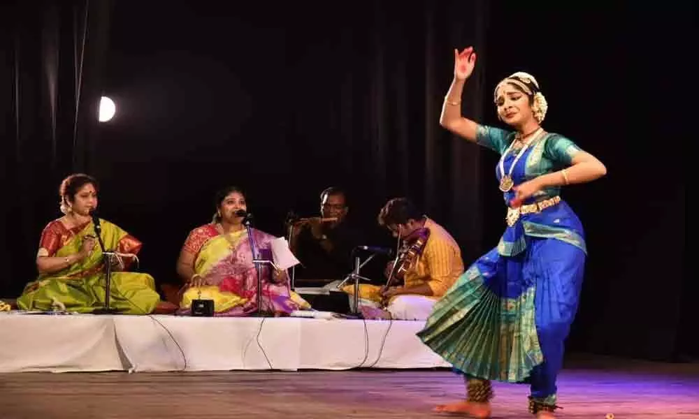 Economic Advisors daughter Ramya makes dance debut