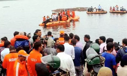Godavari boat capsize: NDRF team pressed into action to locate passengers