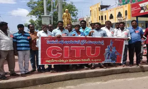 Construction workers stage dharna in Vijayawada
