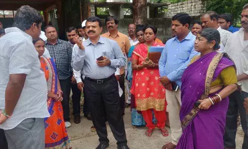 Collector MV Reddy makes surprise checks