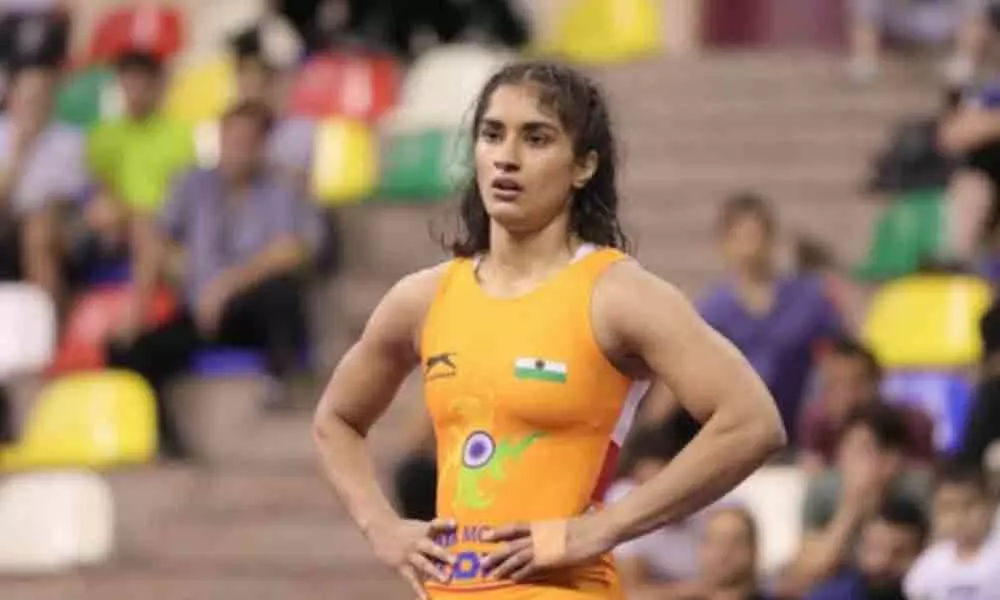 Vinesh needs to keep her concentration from zero to six minutes: Coach Akos