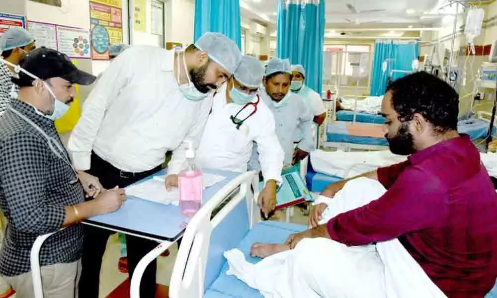 Collector R V Karnan inspects Government Hospital in Khammam