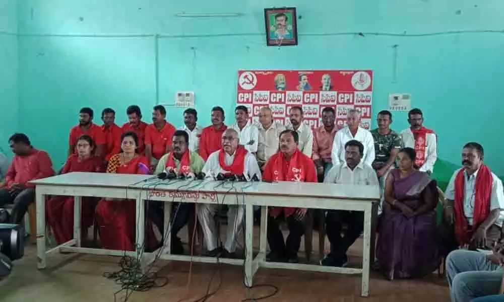 Install statues of leaders, who sacrificed lives in Telangana Rebellion: CPI