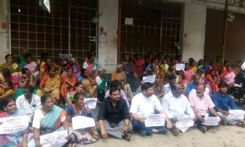 Residents seek shifting of  wine shops in Tirupati