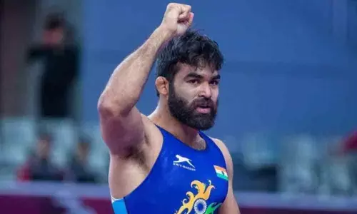 Gurpreet goes down fighting, Naveen stays in medal contention