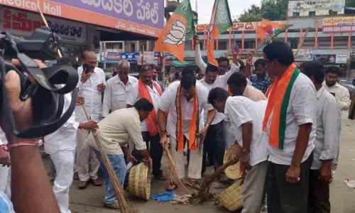 Khammam: BJP demands government to declare health emergency in State