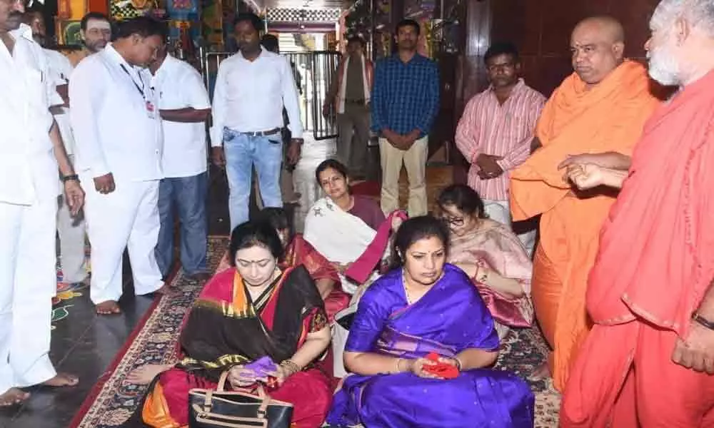 Former Minister Purandeshwari visits Durga Temple