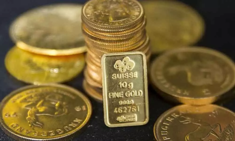 Gold falls to Rs 38,905 per 10 gm on weak demand