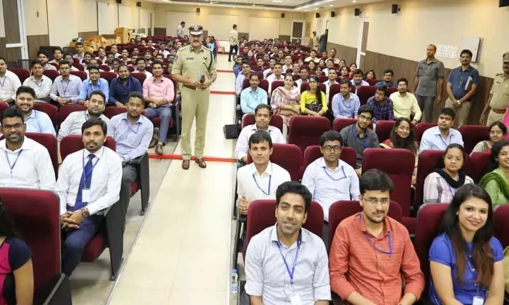 140 officer trainees visit command control centre