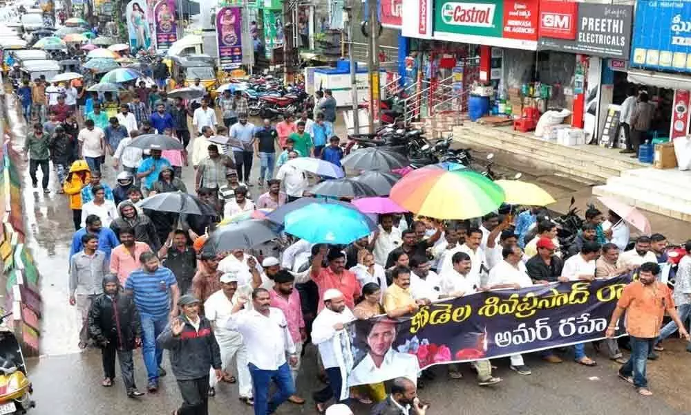TDP leaders stage protest condemning govt harassment  in Nellore