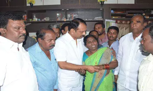 2 Hyderabadis still missing in Godavari boat accident