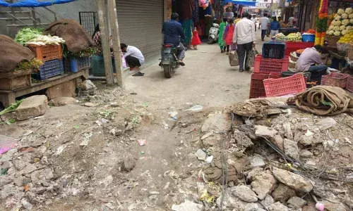 Bad condition of internal roads at Shapur Nagar