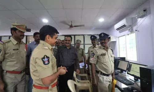 SP insists on 4-wheeler driving licence to police  in Chittoor