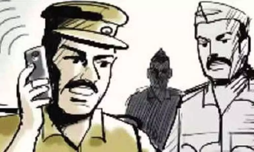 Burglars make away with booty worth Rs 11.2 lakh in Hyderabad